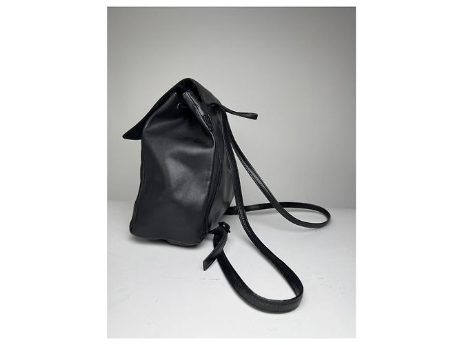 Schwarzer Leder-Rucksack von Issey Miyake - Ansicht 5