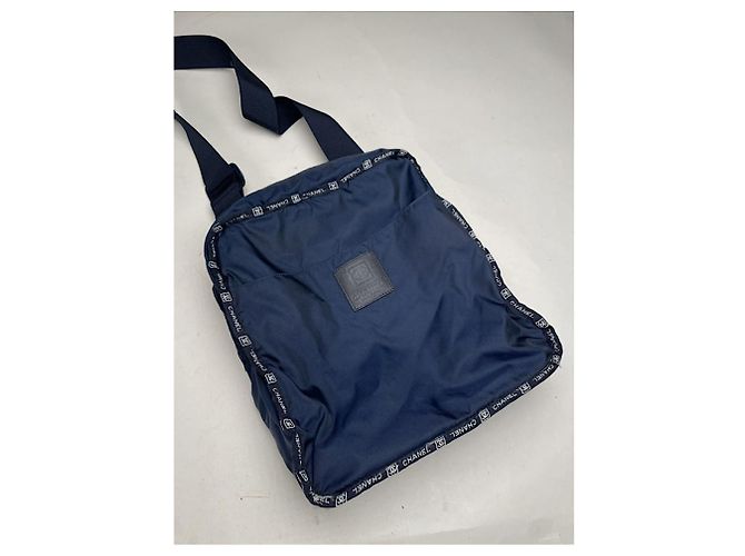 Bolsa de mão Chanel Trendy CC Vanity em poliéster azul marinho - vista 3