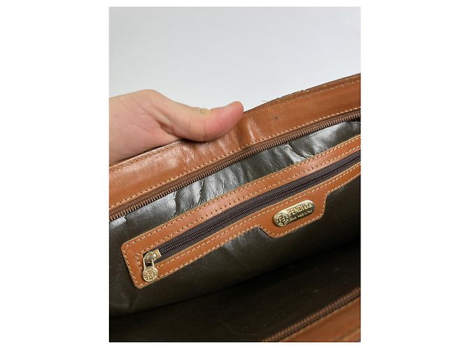 Fendi Baguette braune Leder-Clutch - Ansicht 3
