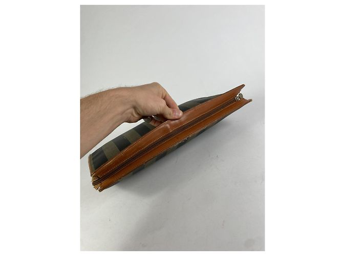 Fendi Baguette braune Leder-Clutch - Ansicht 5