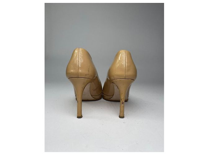 Miu Miu Tacco in Pelle Verniciata Beige - vista 4
