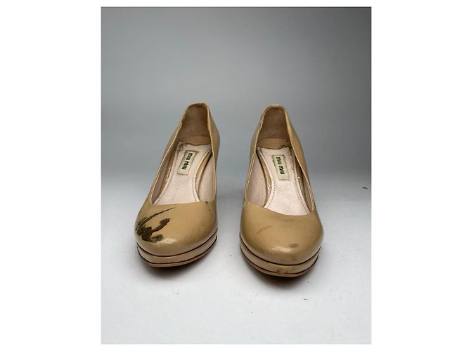 Miu Miu Tacco in Pelle Verniciata Beige - vista 5