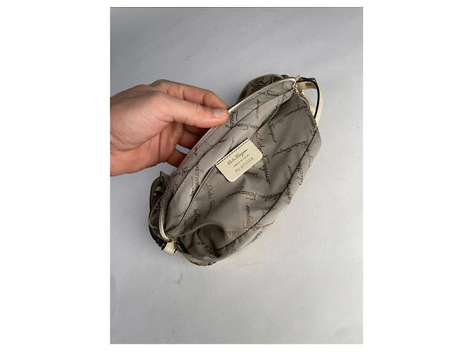 Beige Polyester-Handtasche von Salvatore Ferragamo - Ansicht 3
