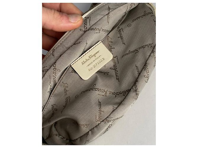 Beige Polyester-Handtasche von Salvatore Ferragamo - Ansicht 4