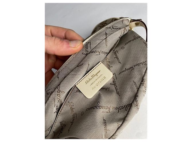 Beige Polyester-Handtasche von Salvatore Ferragamo - Ansicht 5