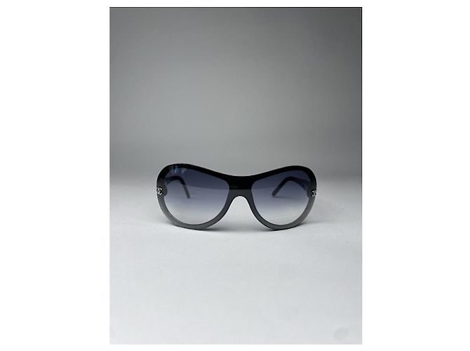 Timeless Gafas de sol de plástico negro Chanel - vista 2