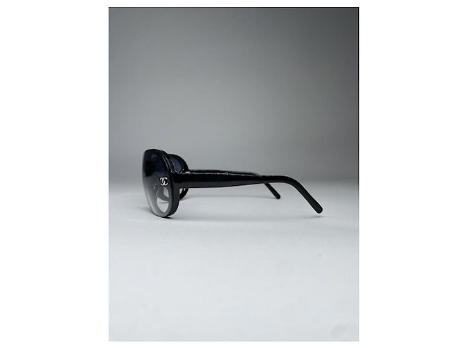 Timeless Gafas de sol de plástico negro Chanel - vista 3