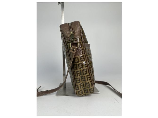 Sac à main Fendi Baguette en cuir verni marron - vue 5