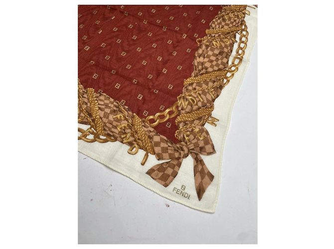 Fendi Seidenschal in Rot mit FF Monogramm - Ansicht 2