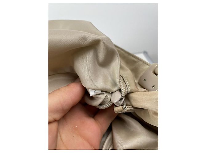 Prada Tessuto Stadt Handtasche aus beigem Polyester - Ansicht 2