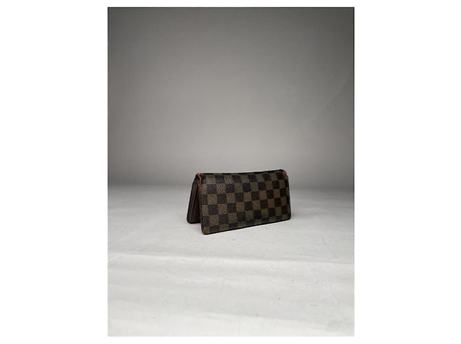 Copertura per passaporto Louis Vuitton in pelle marrone - vista 3