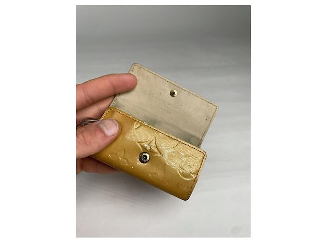 Porte-monnaie en cuir jaune Lockme de Louis Vuitton - vue 4