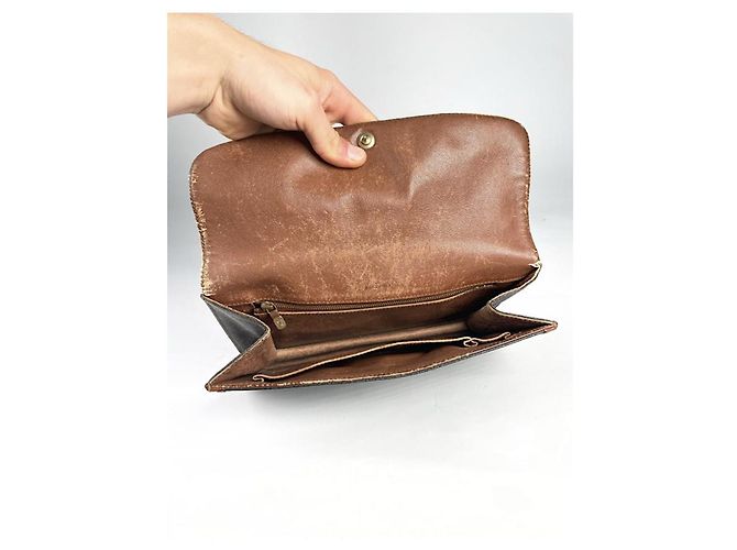 Clutch in pelle marrone Louis Vuitton Neverfull - vista 3