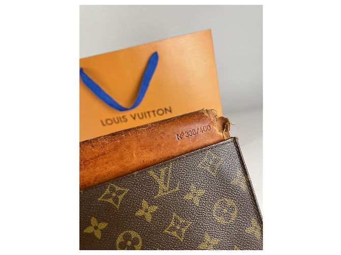 Clutch in pelle marrone Louis Vuitton Serviette Ambassadeur - vista 3