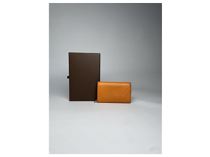 Cartera de cuero naranja Capucines de Louis Vuitton - vista 2