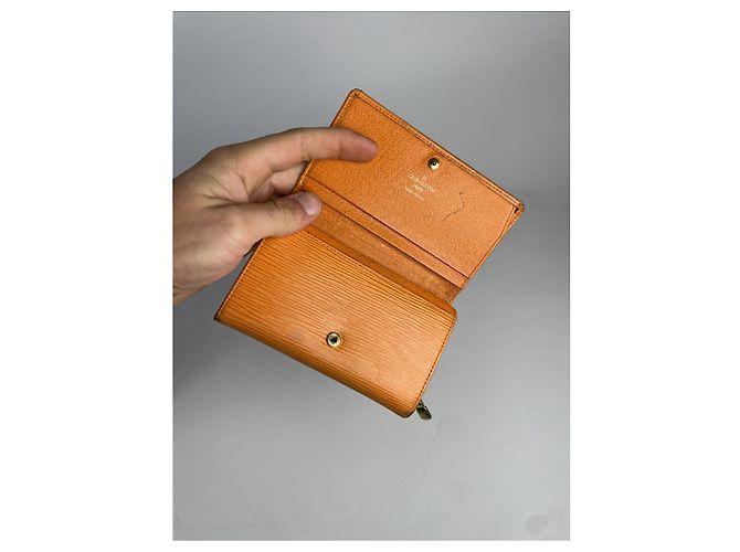 Cartera de cuero naranja Capucines de Louis Vuitton - vista 3