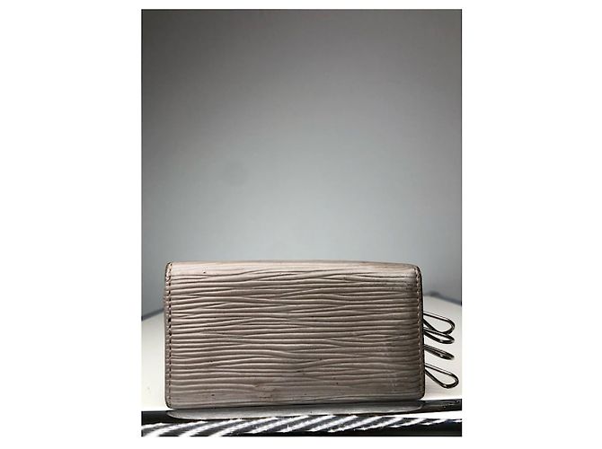 Louis Vuitton Lockme graue Lederhandtasche - Ansicht 3