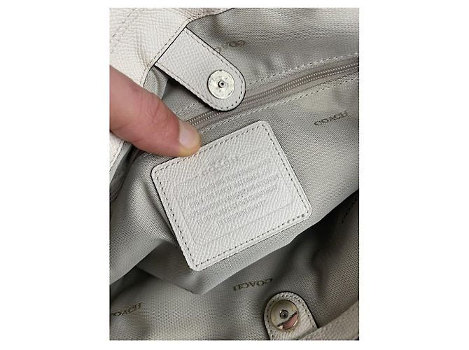 Sac à main en cuir blanc Coach Edie - vue 3