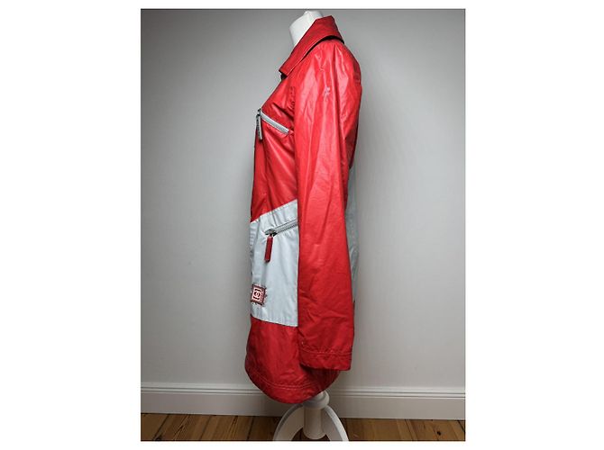 Roter Polyester-Trenchcoat von Chanel - Ansicht 2