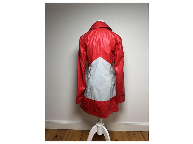Roter Polyester-Trenchcoat von Chanel - Ansicht 3