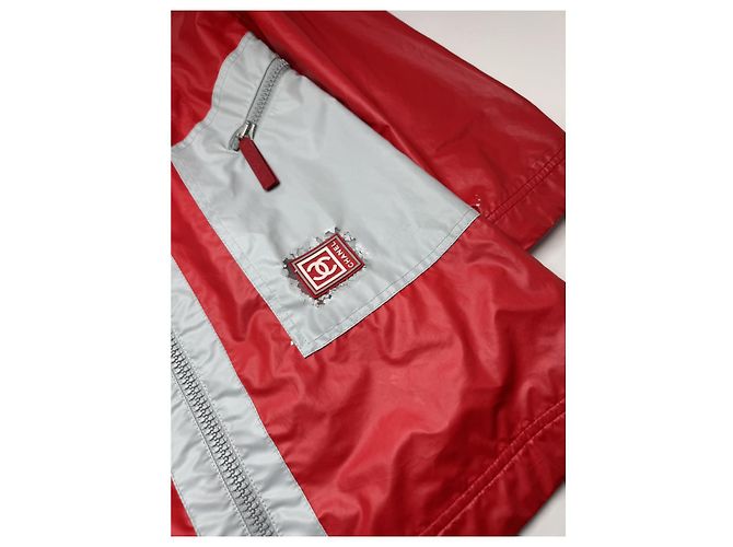 Roter Polyester-Trenchcoat von Chanel - Ansicht 5