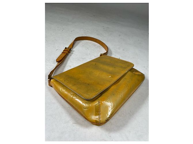 Borsa a mano in pelle verniciata gialla Baggy di Louis Vuitton Giallo - vista 5