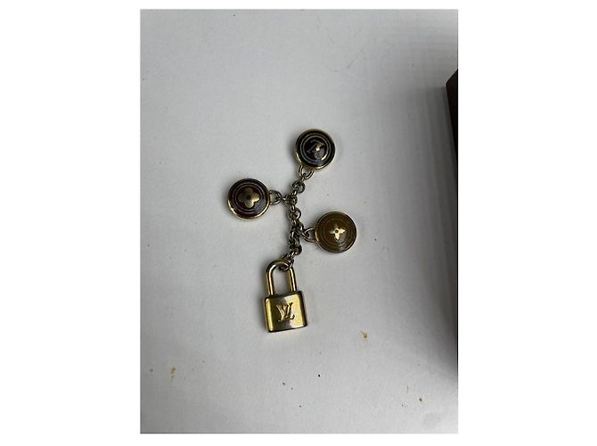 Louis Vuitton Monogram Gold Stahlanhänger Golden - Ansicht 3