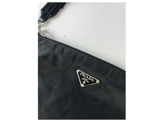 Prada Re-Edition 2000 Double Zip schwarze Polyester-Handtasche - Ansicht 4