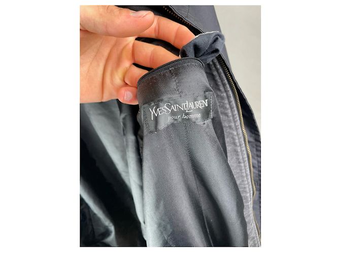 Schwarze Polyesterjacke von Yves Saint Laurent - Ansicht 2