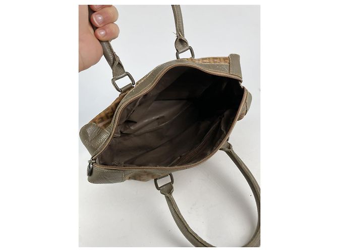 Borsa Fendi Baguette in pelle verniciata marrone - vista 3