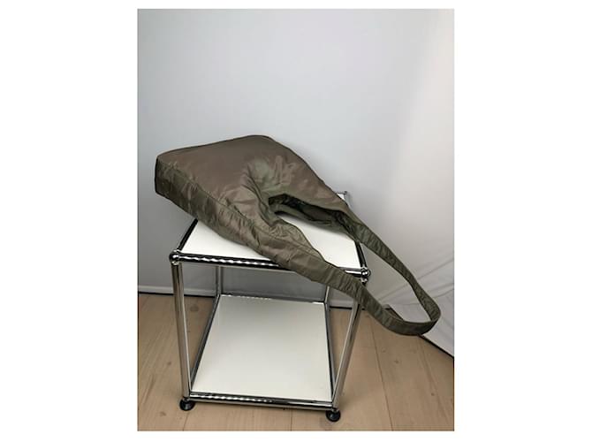 Prada Cleo grüne Polyester-Handtasche - Ansicht 2
