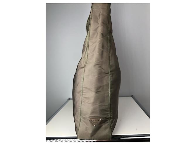 Prada Cleo grüne Polyester-Handtasche - Ansicht 3