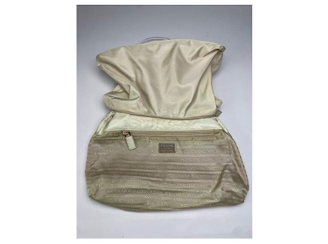 Borsa a mano in poliestere beige Prada Cleo - vista 3