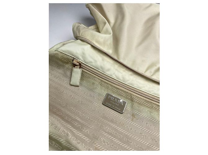 Borsa a mano in poliestere beige Prada Cleo - vista 4