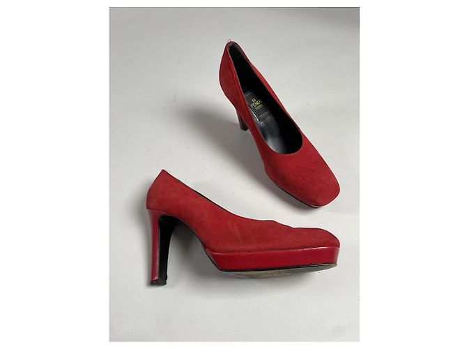 Fendi Absatz aus rotem Wildleder - Ansicht 3