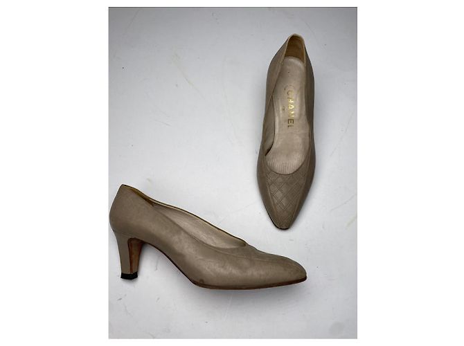 Timeless Beige Lederabsatz von Chanel - Ansicht 2