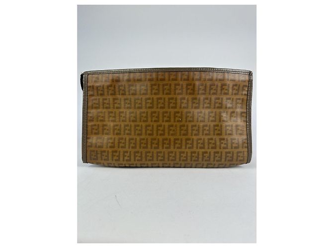 Fendi Baguette Clutch aus braunem Lackleder - Ansicht 3