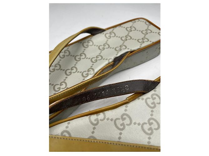 Sandalo in pelle beige Double G di Gucci - vista 4