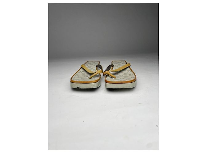Sandalo in pelle beige Double G di Gucci - vista 5