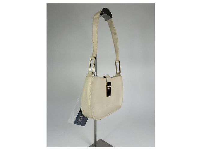 Bolsa de couro branco com recorte lunar da Givenchy - vista 5