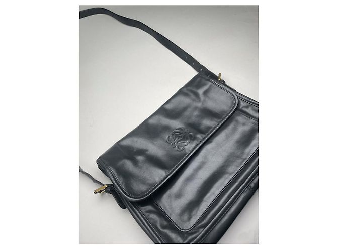 Loewe Amazona Handtasche aus schwarzem Lackleder - Ansicht 4