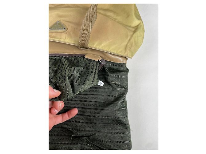 Borsa a mano in poliestere gialla Prada Re-Edition 2005 con zip Giallo - vista 3