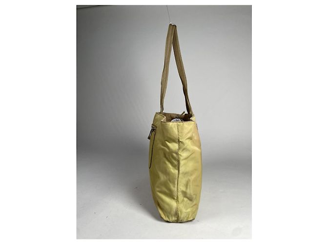 Borsa a mano in poliestere gialla Prada Re-Edition 2005 con zip Giallo - vista 5