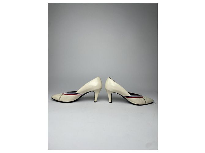 Weiße Lederabsätze von Yves Saint Laurent - Ansicht 3