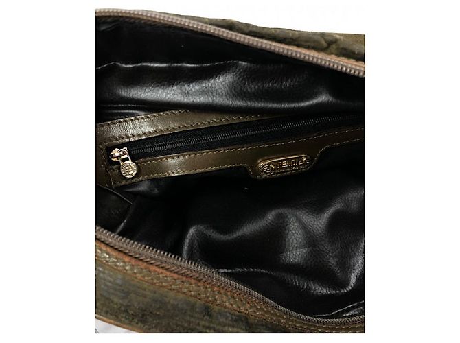 Borsa a tracolla in pelle verde Fendi Baguette - vista 3