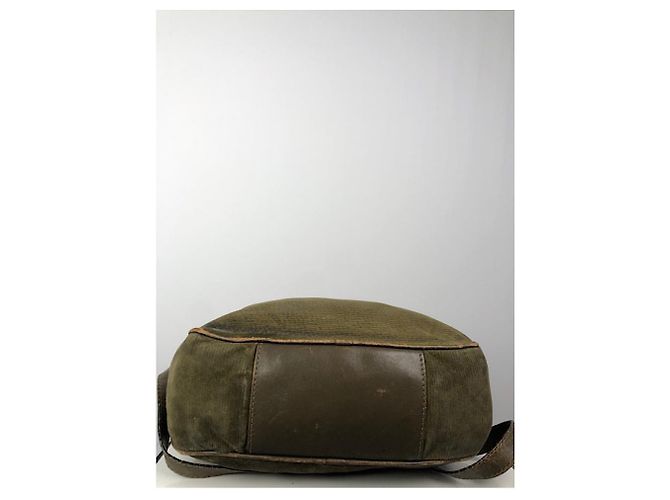 Borsa a tracolla in pelle verde Fendi Baguette - vista 4