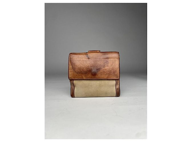 Cartera de cuero beige entrelazada de Gucci - vista 2