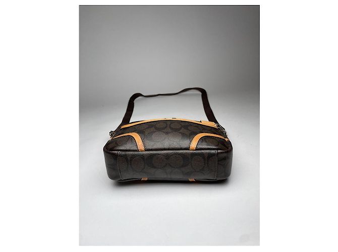 Borsa a mano in pelle marrone Sufflette Signature di Coach - vista 3