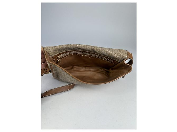 Bolso de mano de cuero beige Fendi Baguette - vista 3