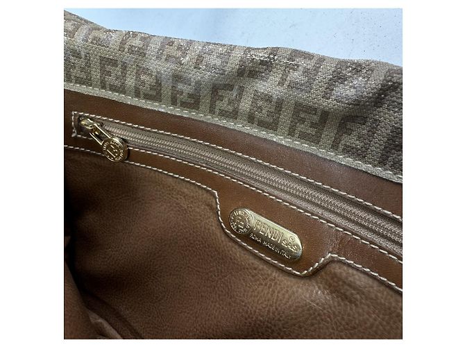 Bolso de mano de cuero beige Fendi Baguette - vista 4